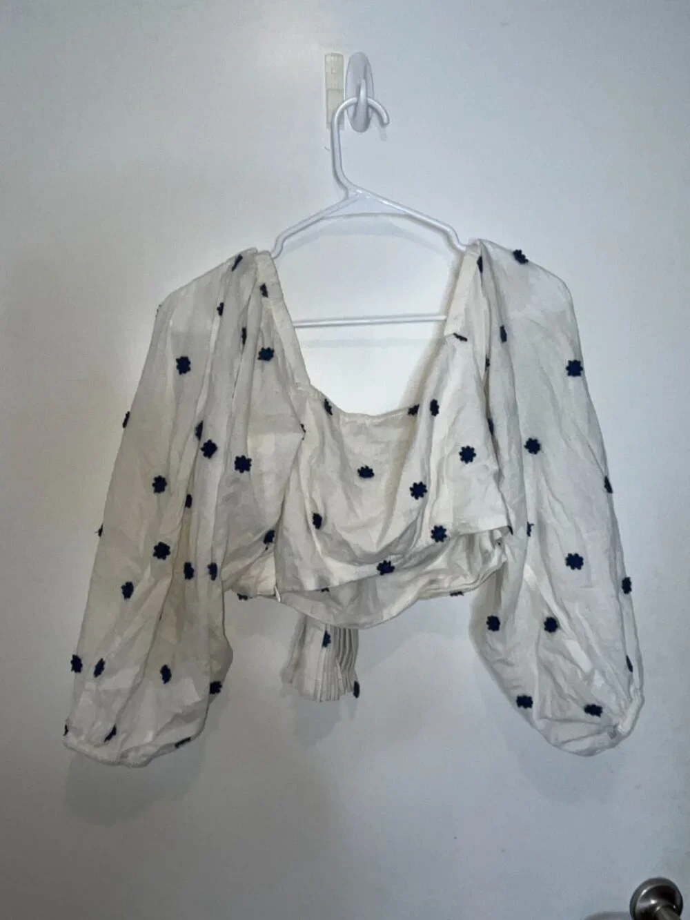 Farm Rio Anthropologie Bow front crop top white blue flower L summer beach